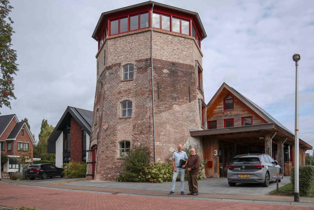 Paul Kok en Edwin Koertshuis bij de Reudinktoren